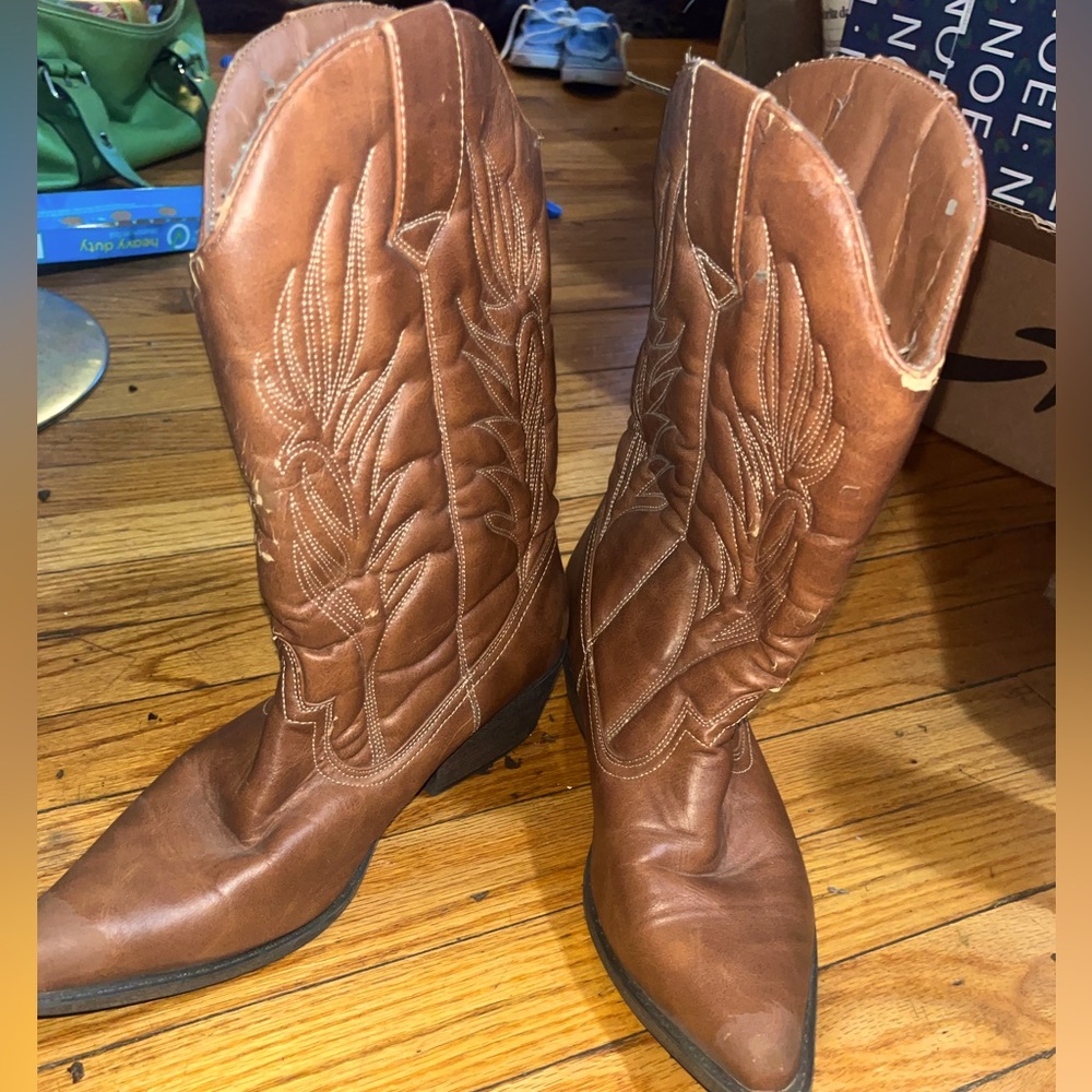 Tan.brown leather cowgirl boots size 7W